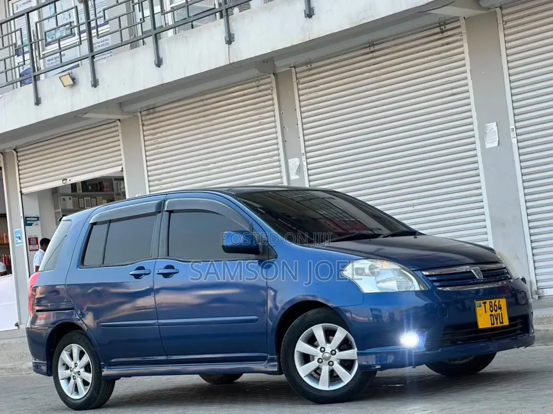 Toyota Raum 2004 Blue