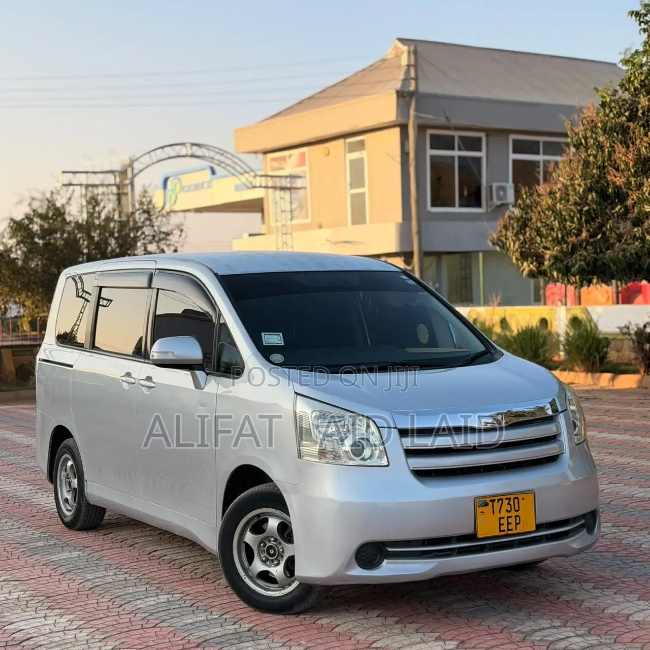 Toyota Noah 2009 Silver
