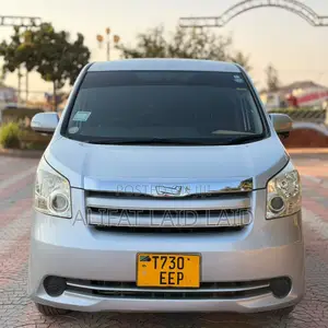 Toyota Noah 2009 Silver