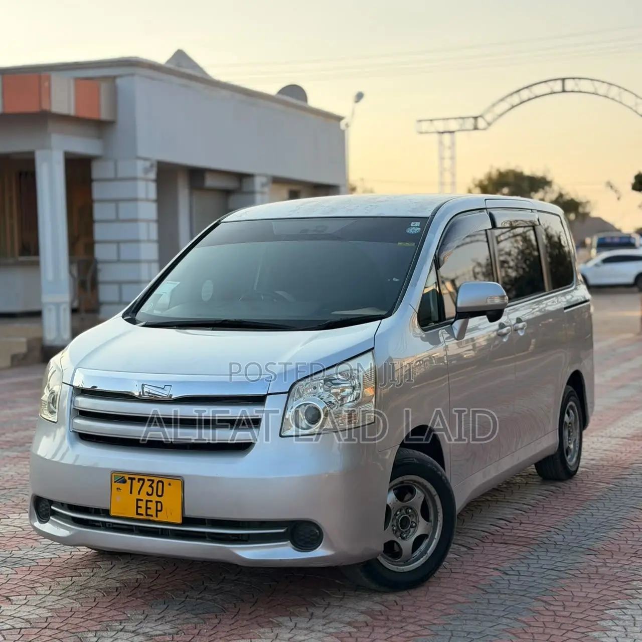 Toyota Noah 2009 Silver