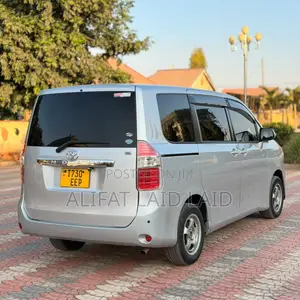 Toyota Noah 2009 Silver