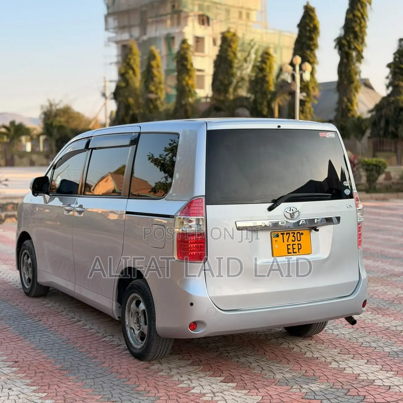 Toyota Noah 2009 Silver