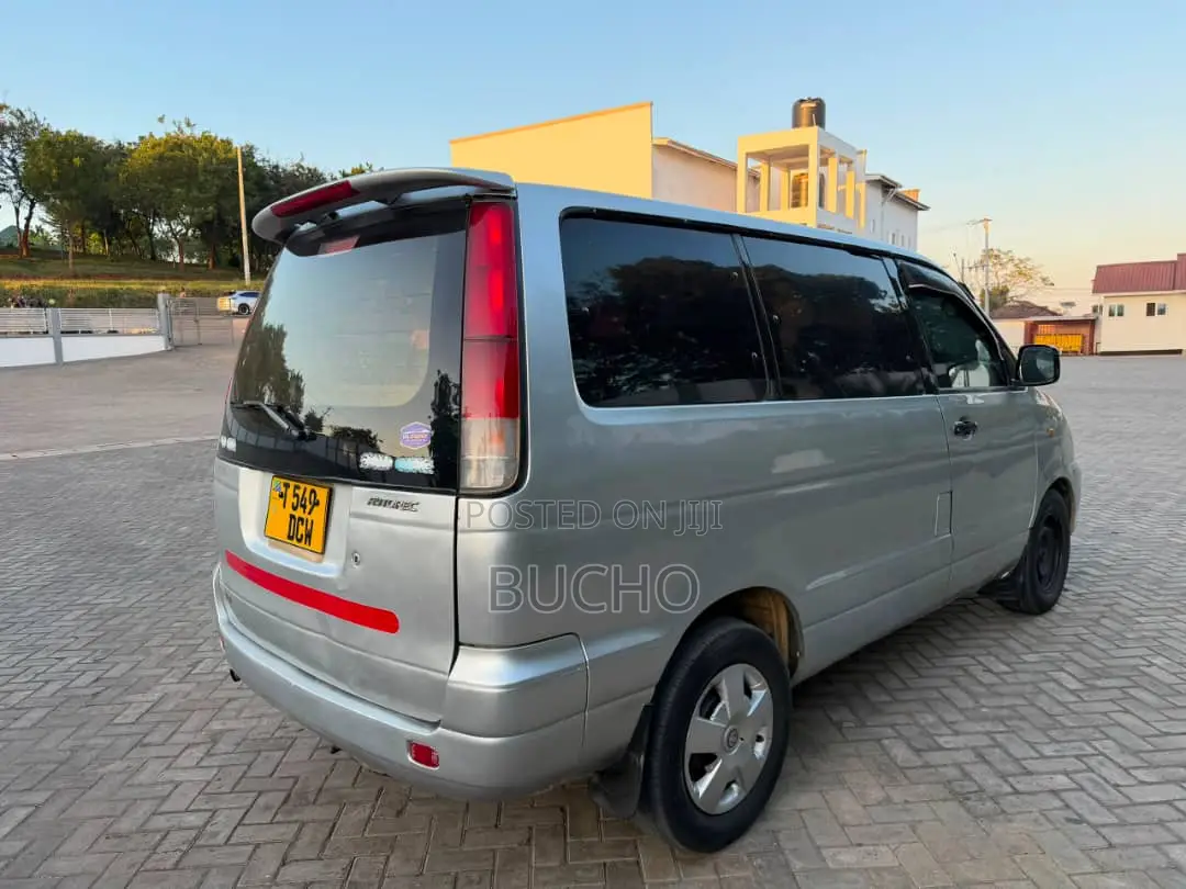 Toyota Noah 2001 Silver
