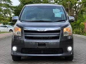 Toyota Noah 2008 Gray
