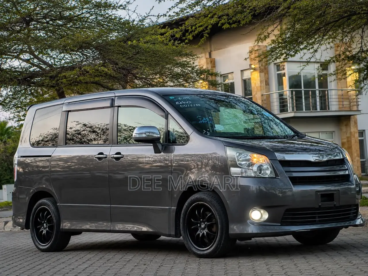 Toyota Noah 2008 Gray