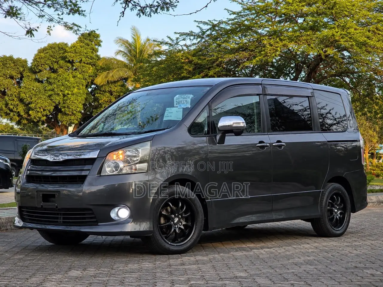 Toyota Noah 2008 Gray