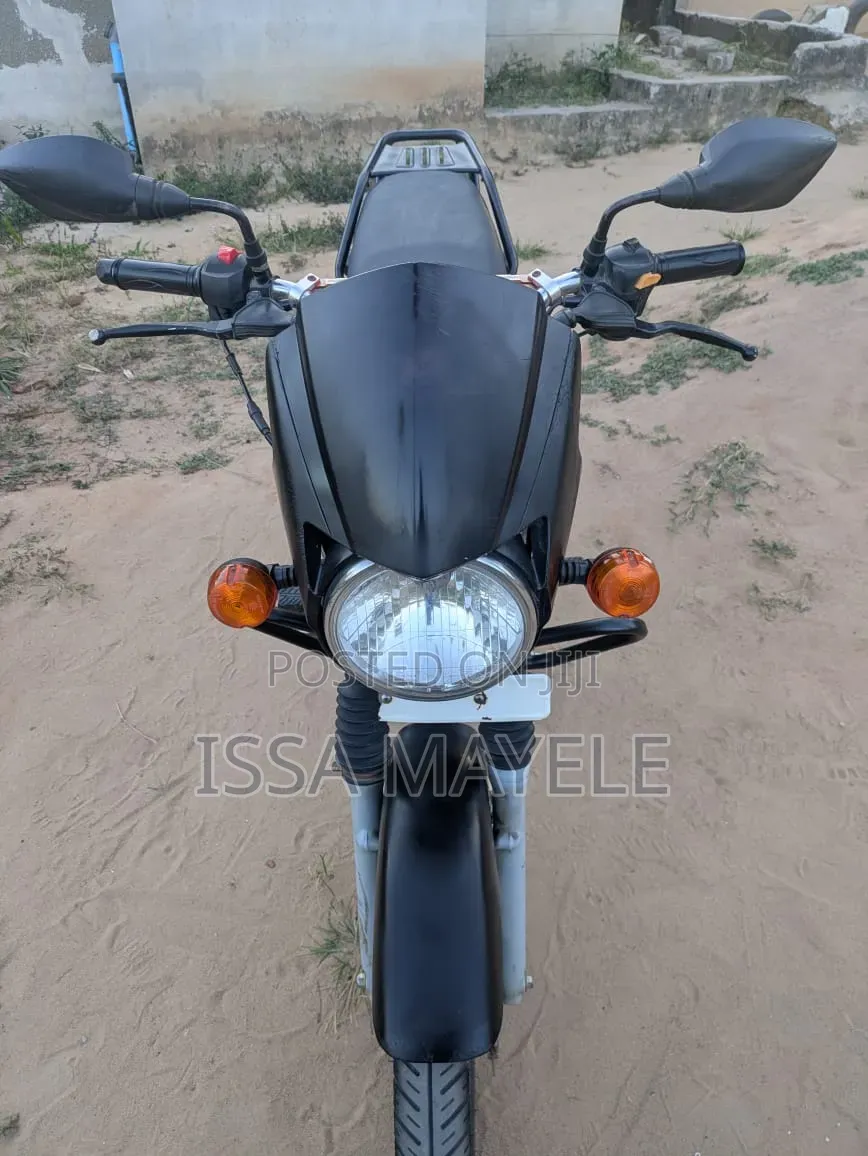 TVS HLX 125 2025 Black