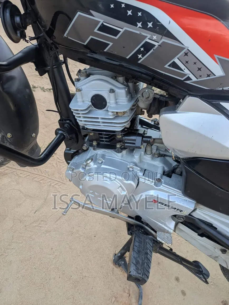 TVS HLX 125 2025 Black