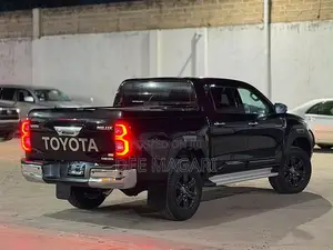 Toyota Hilux 2022 Black