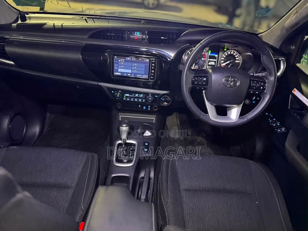 Toyota Hilux 2022 Black
