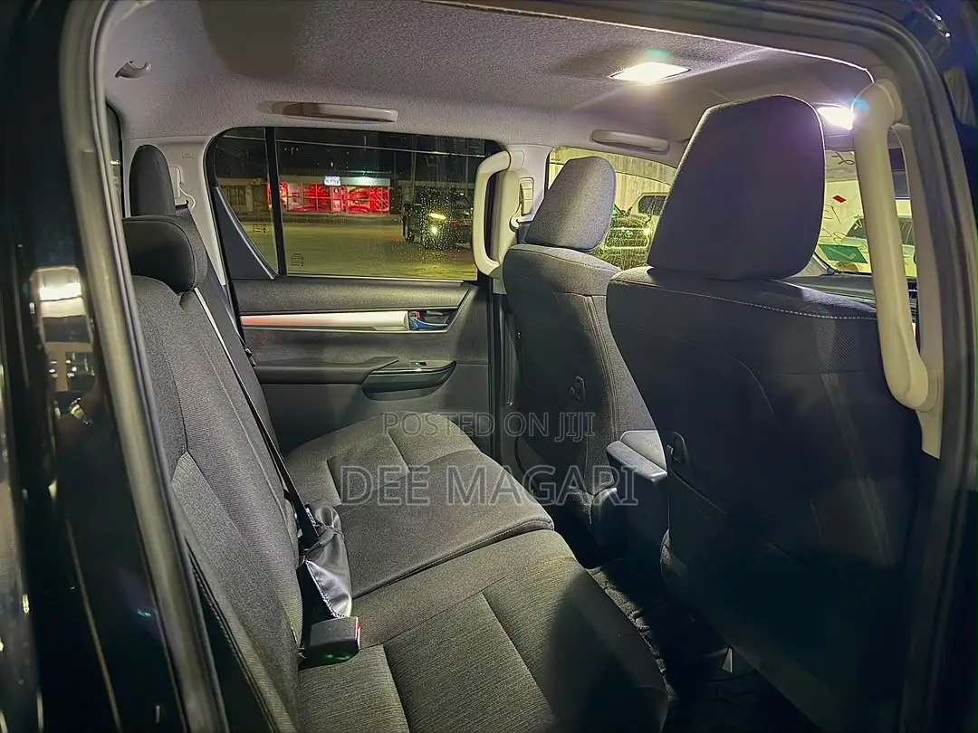 Toyota Hilux 2022 Black