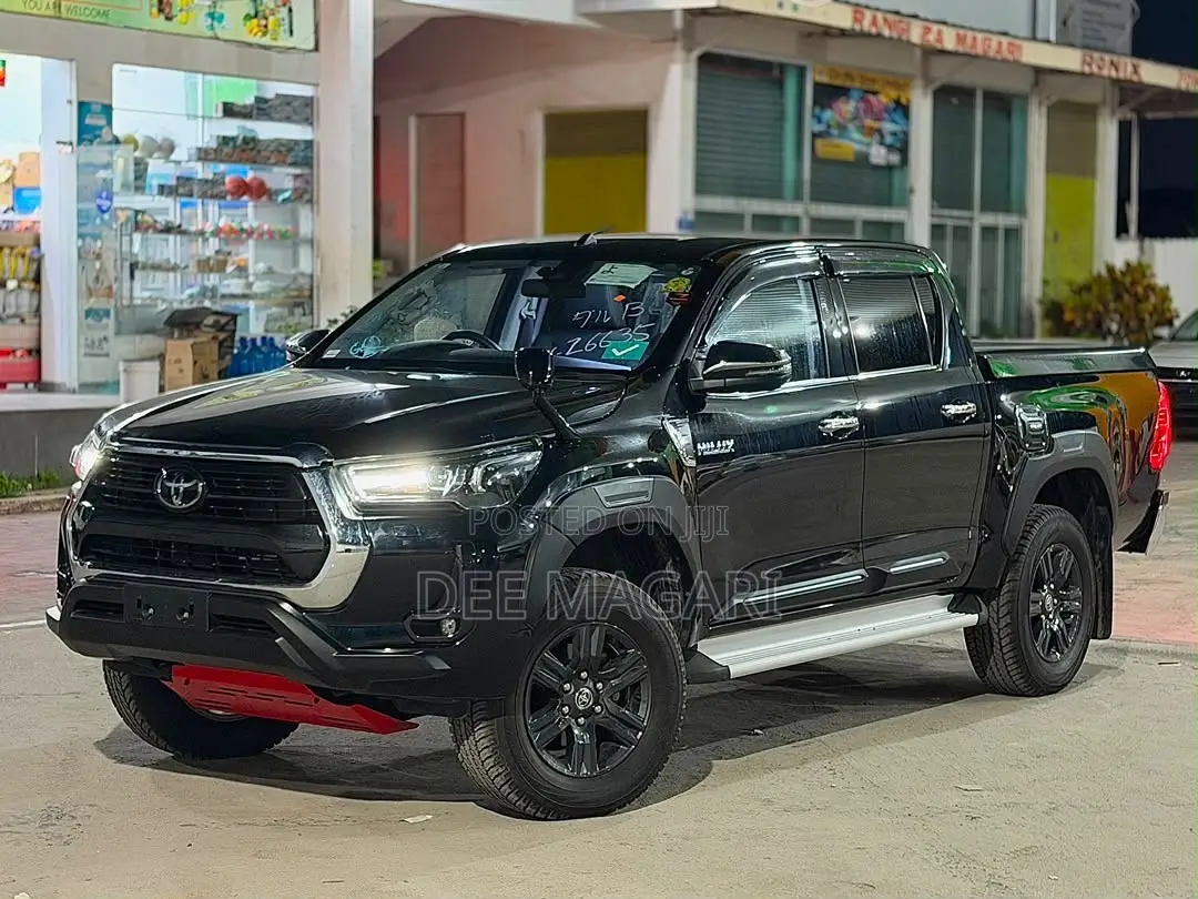 Toyota Hilux 2022 Black