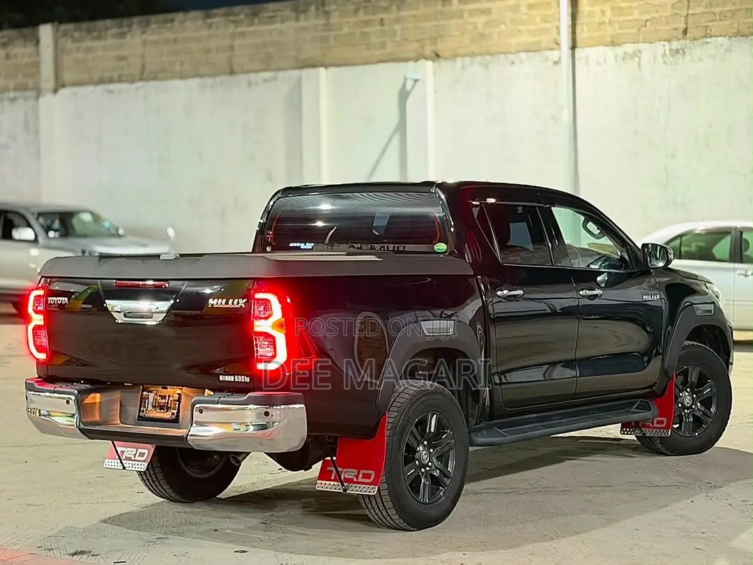 Toyota Hilux 2022 Black