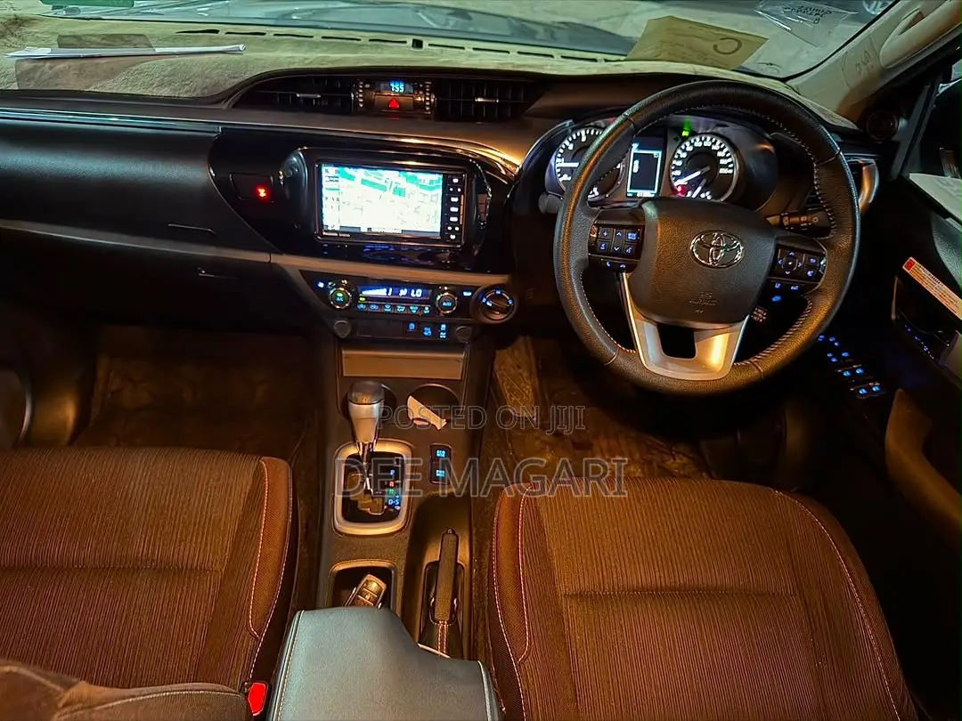 Toyota Hilux 2022 Black