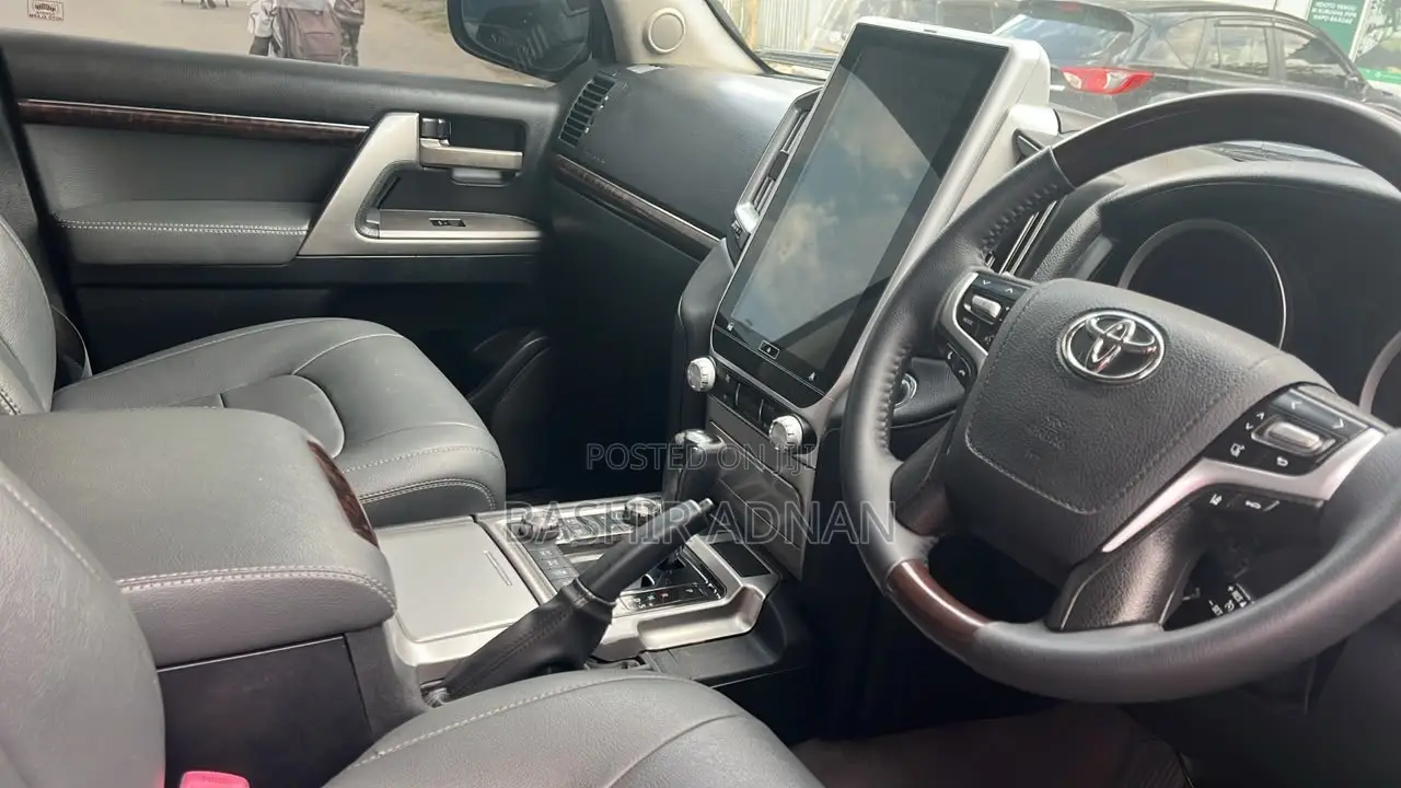 Toyota Land Cruiser 2015 White