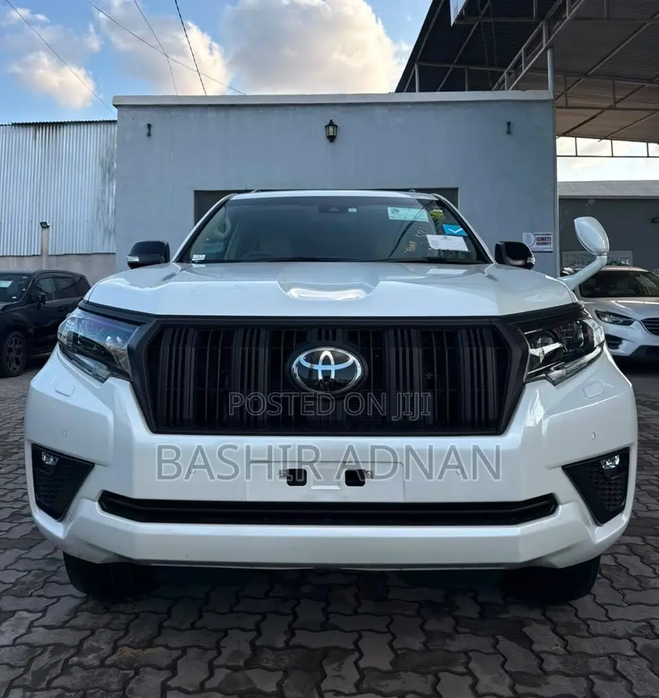 Toyota Land Cruiser Prado 2.8 2023 Off white