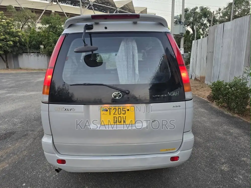 Toyota Noah 2001 White