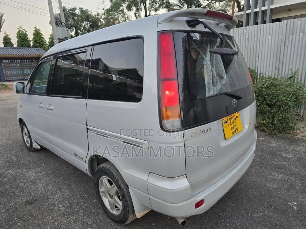 Toyota Noah 2001 White