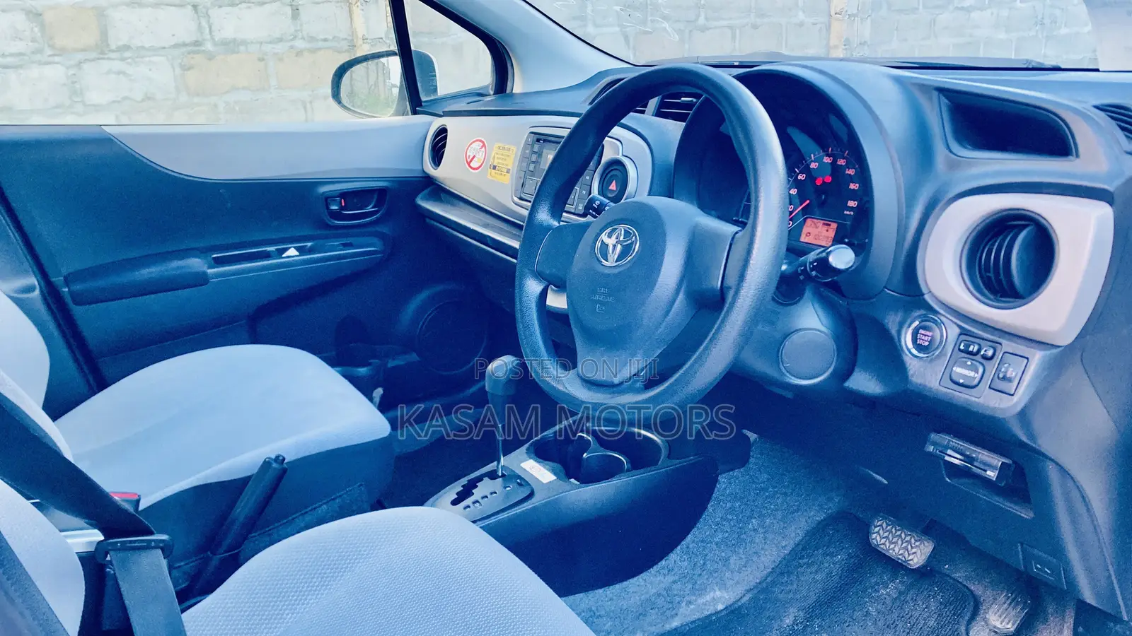 Toyota Vitz 2012 White