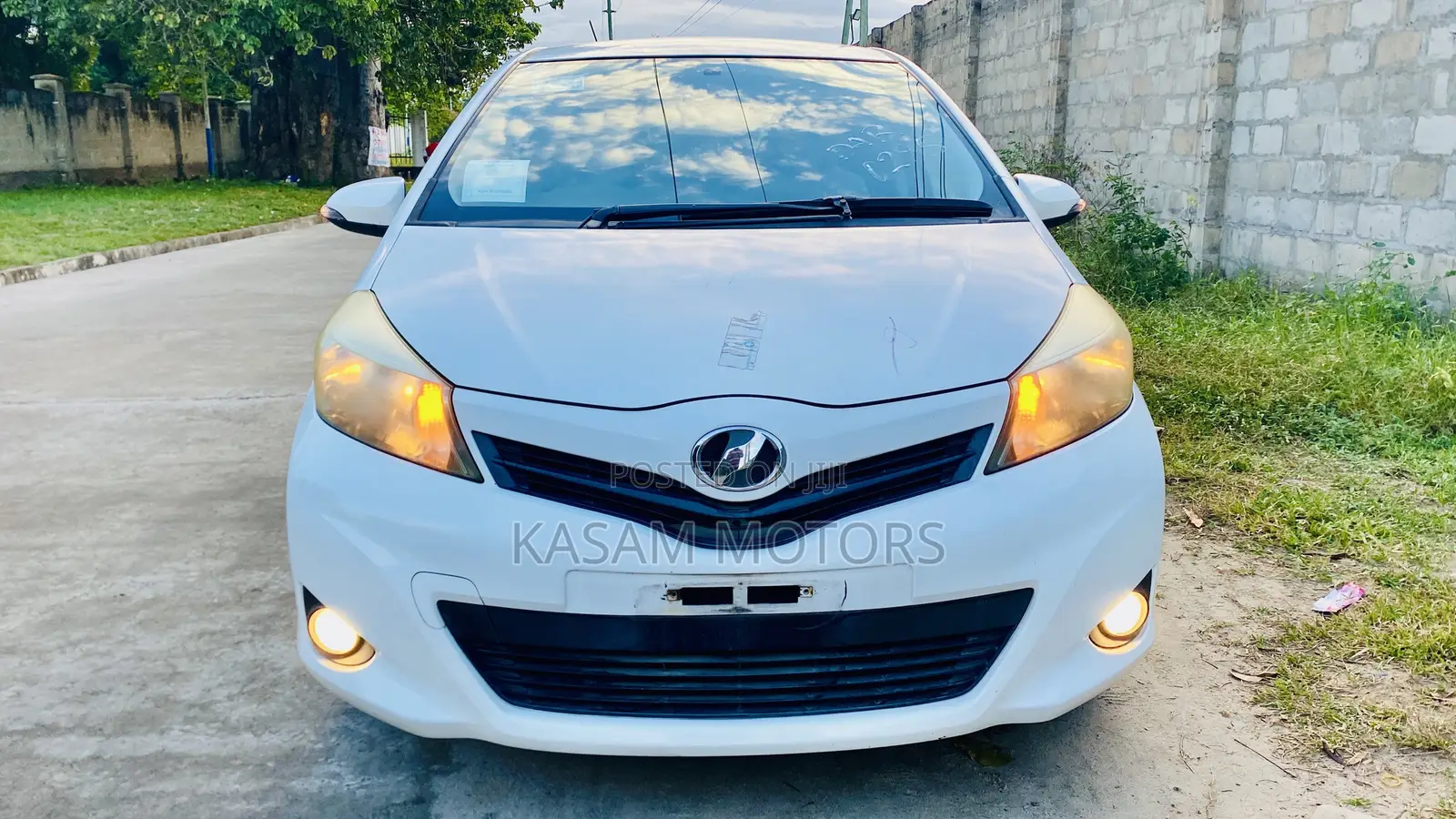 Toyota Vitz 2012 White