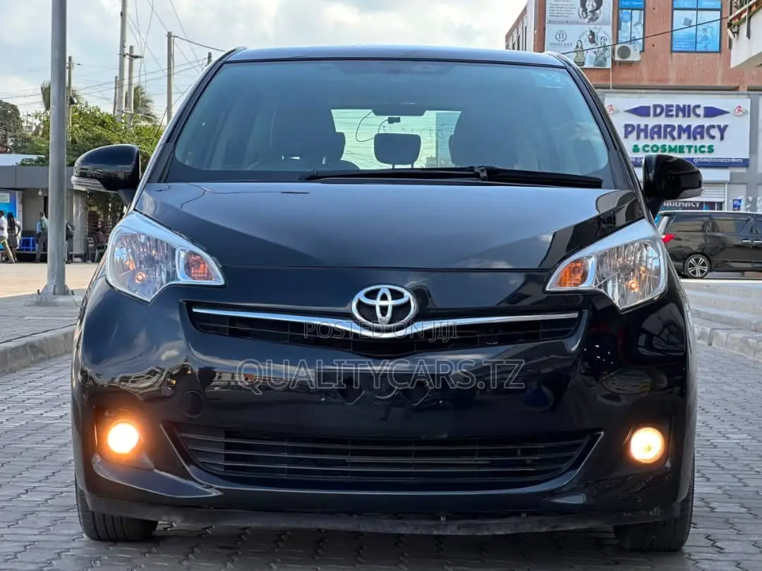 Toyota Ractis 2014 Black