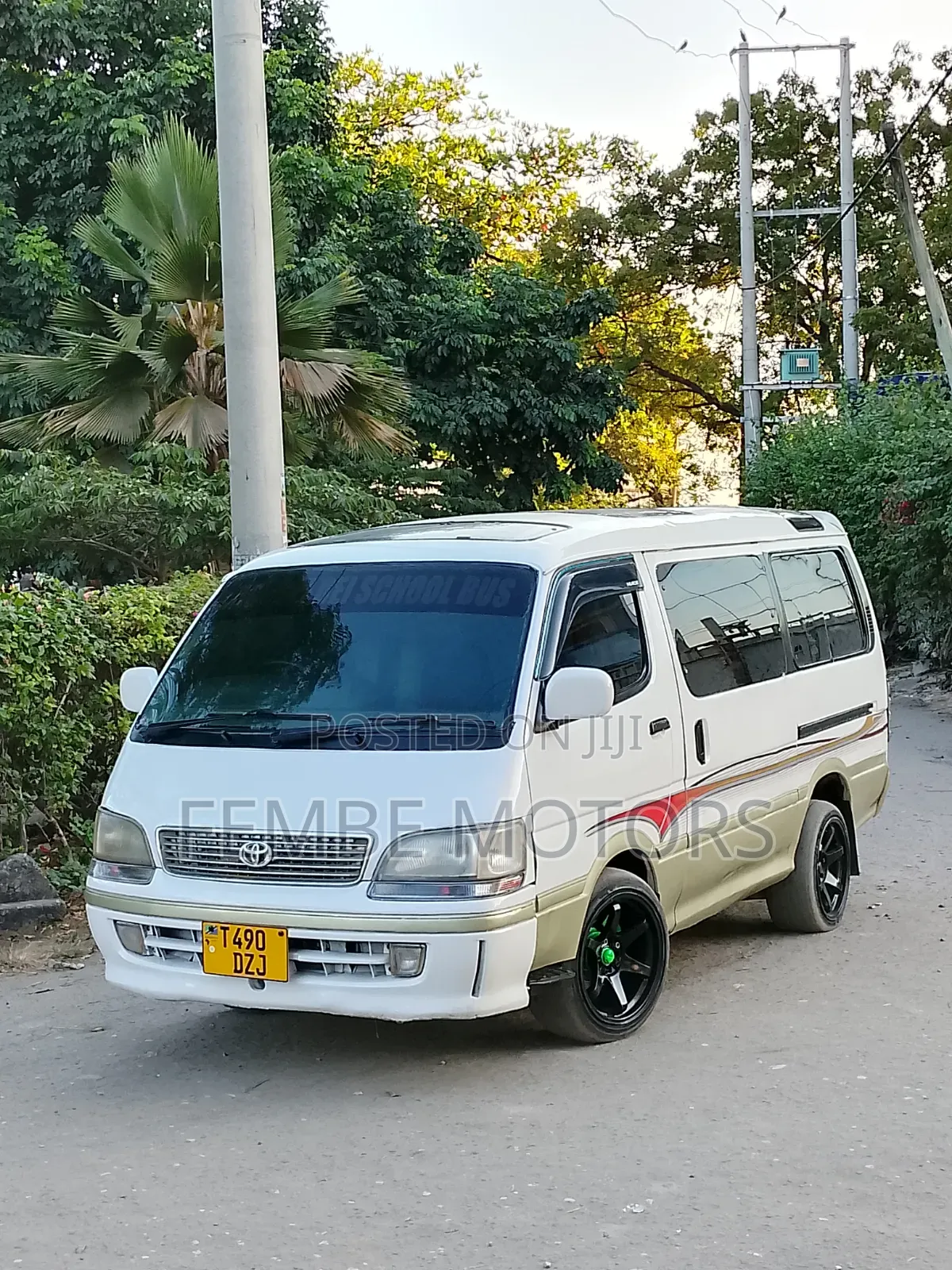 Toyota HiAce 2000 White