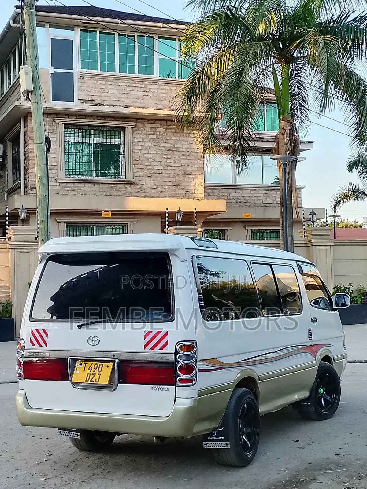 Toyota HiAce 2000 White