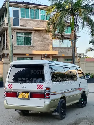 Toyota HiAce 2000 White