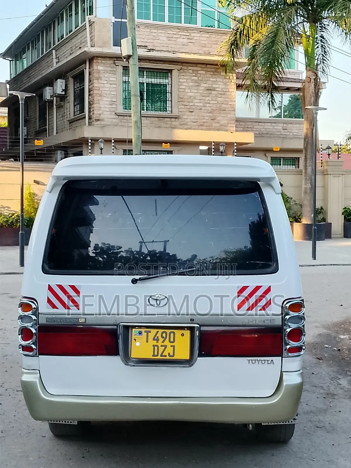 Toyota HiAce 2000 White