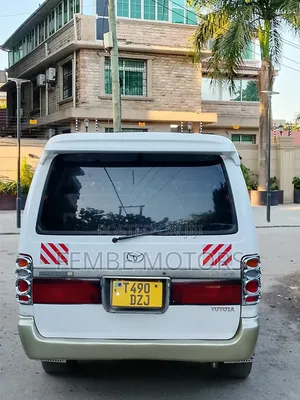 Toyota HiAce 2000 White