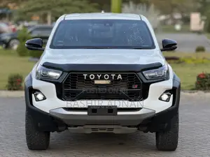 Toyota Hilux 2025 White