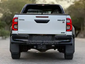 Toyota Hilux 2025 White