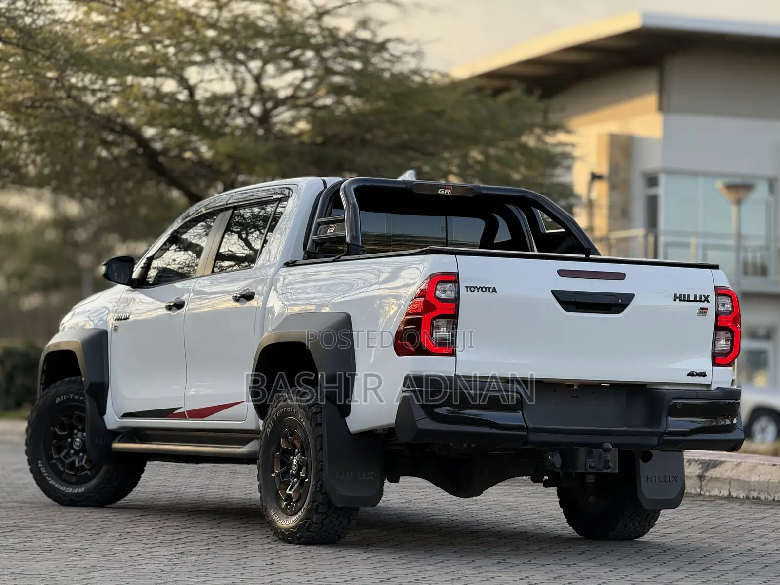 Toyota Hilux 2025 White