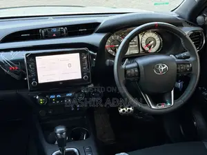 Toyota Hilux 2025 White