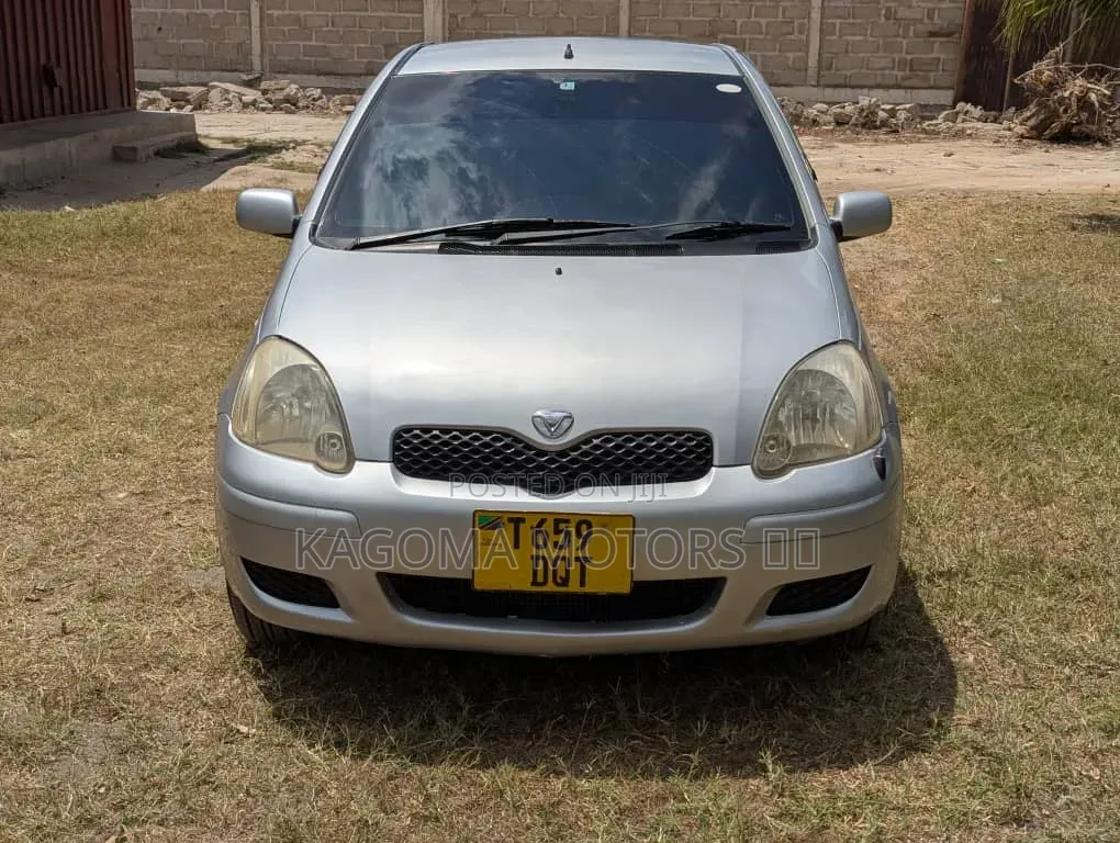 Toyota Vitz 2001 Silver