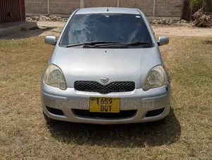 Toyota Vitz 2001 Silver