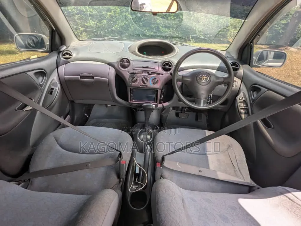 Toyota Vitz 2001 Silver