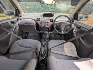 Toyota Vitz 2001 Silver