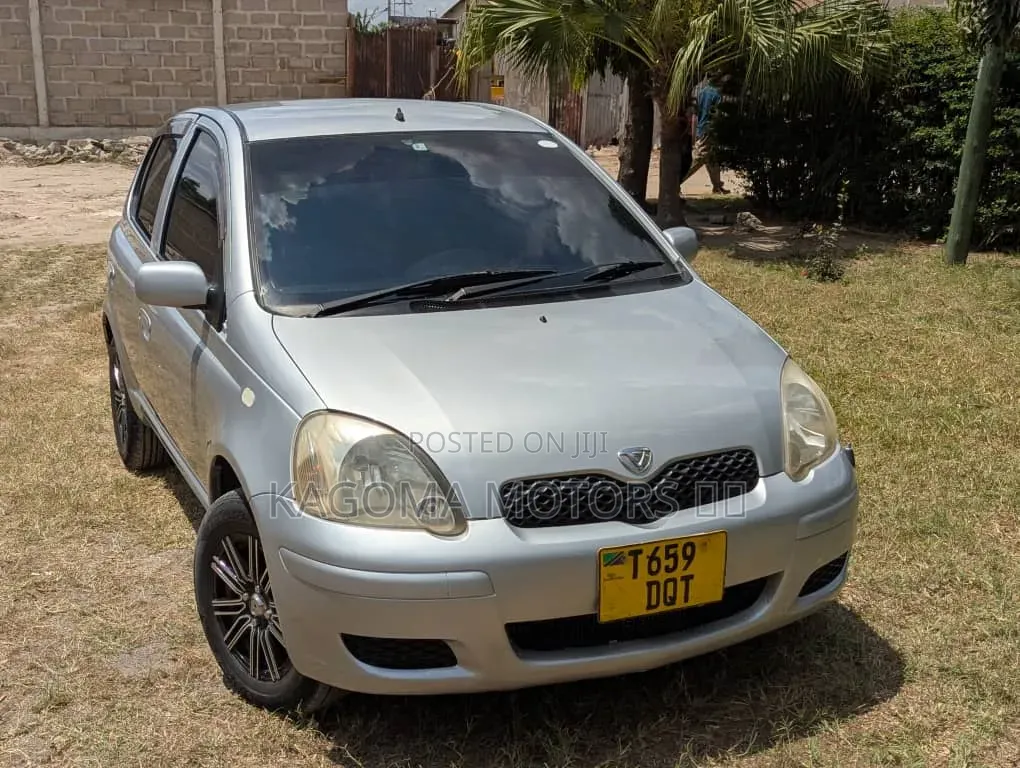 Toyota Vitz 2001 Silver