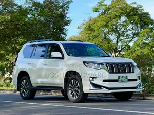 Toyota Land Cruiser 2022 White