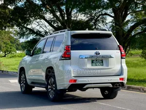 Toyota Land Cruiser 2022 White