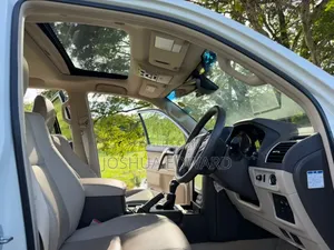 Toyota Land Cruiser 2022 White