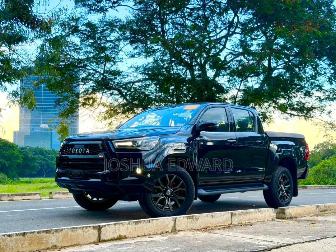 Toyota Hilux 2022 Black
