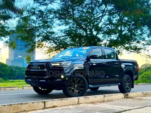 Toyota Hilux 2022 Black