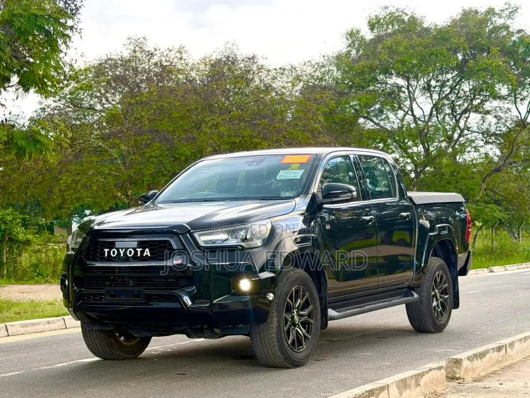 Toyota Hilux 2022 Black