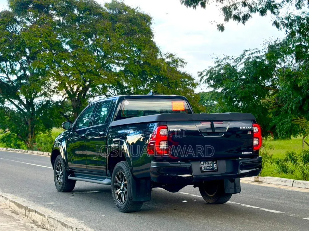 Toyota Hilux 2022 Black