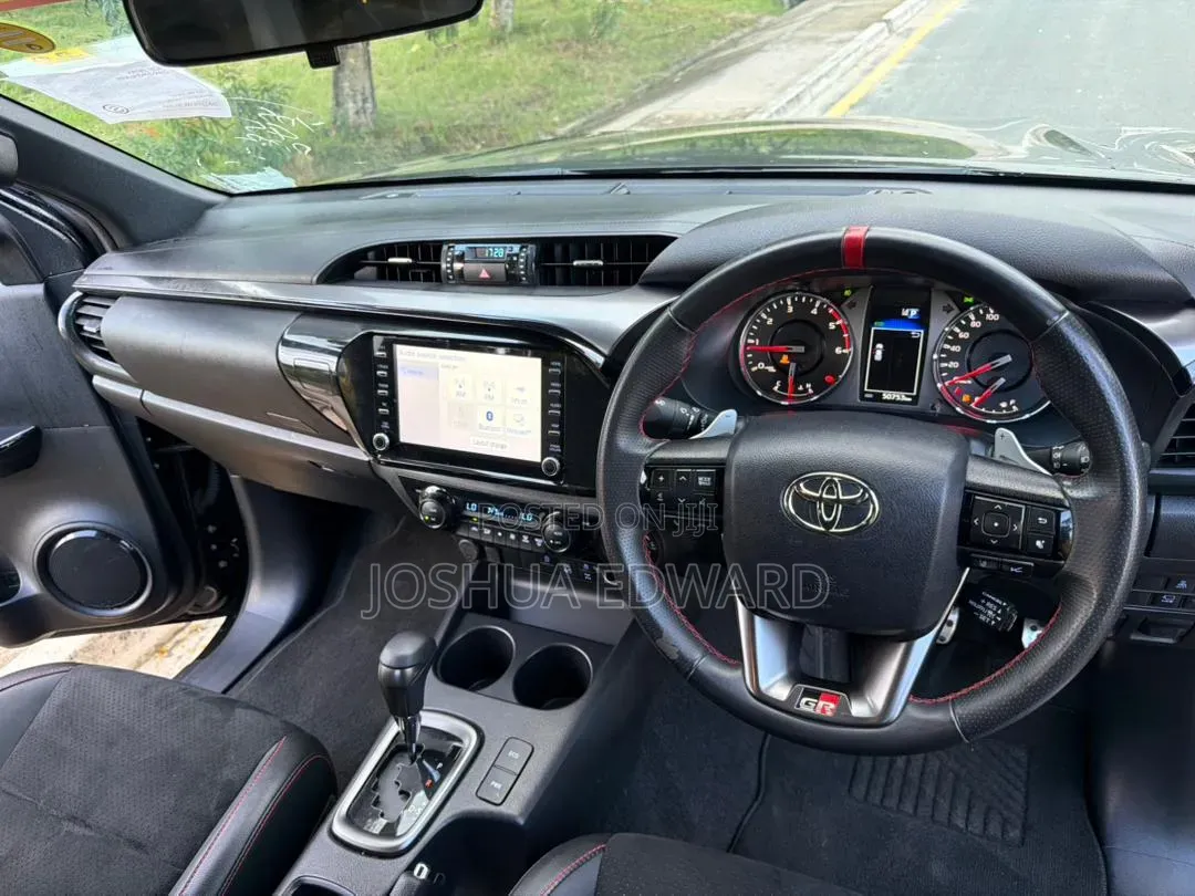 Toyota Hilux 2022 Black