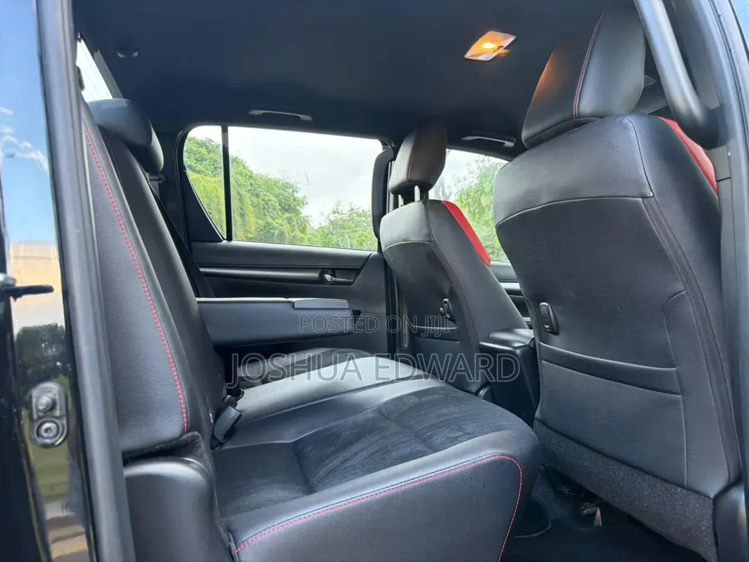 Toyota Hilux 2022 Black