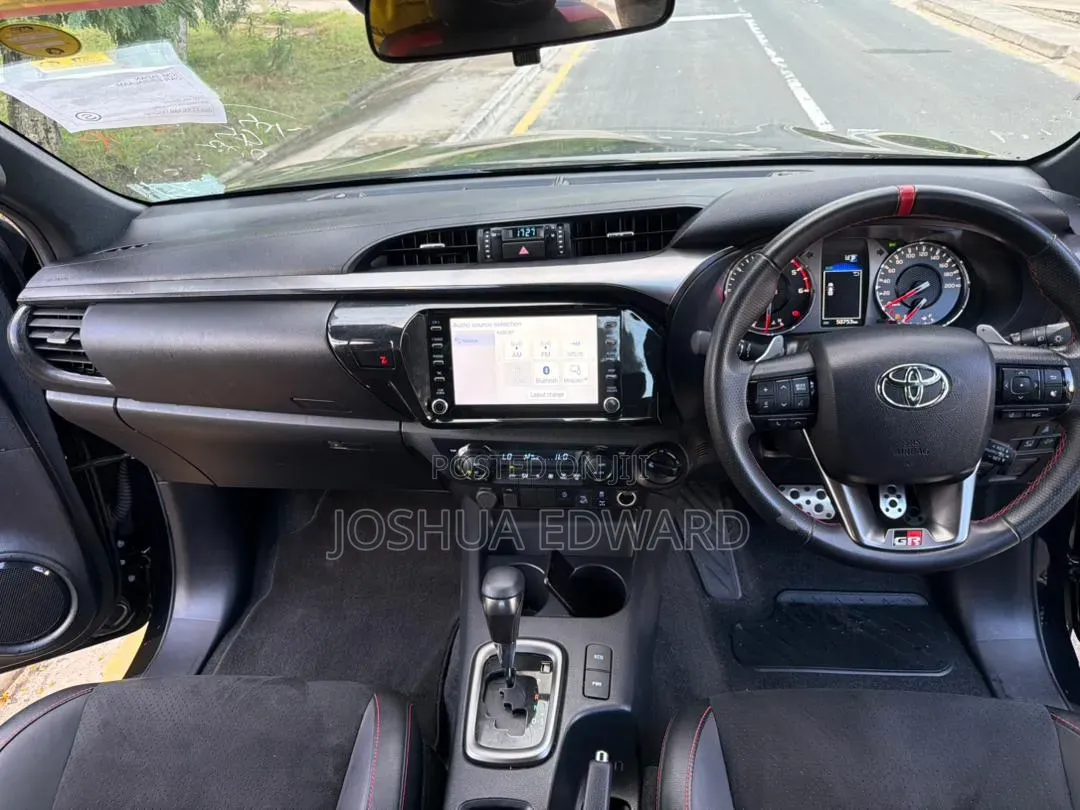 Toyota Hilux 2022 Black