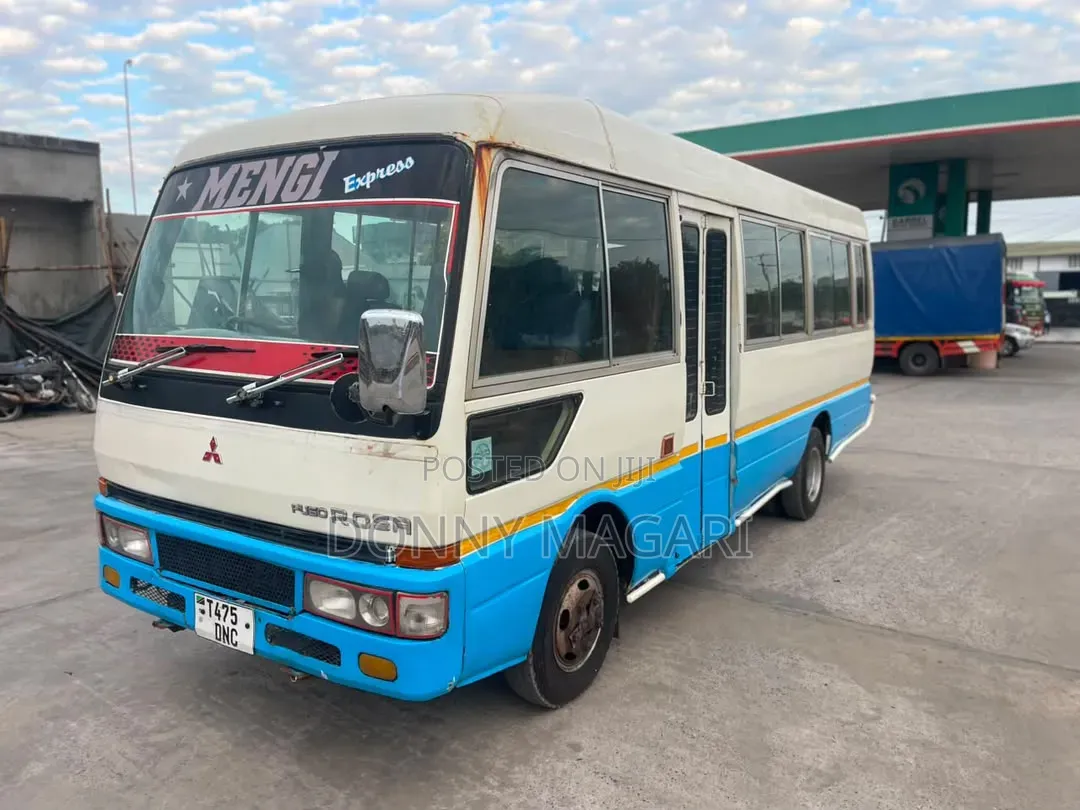 Mitsubishi Fuso Rosa 2000 White